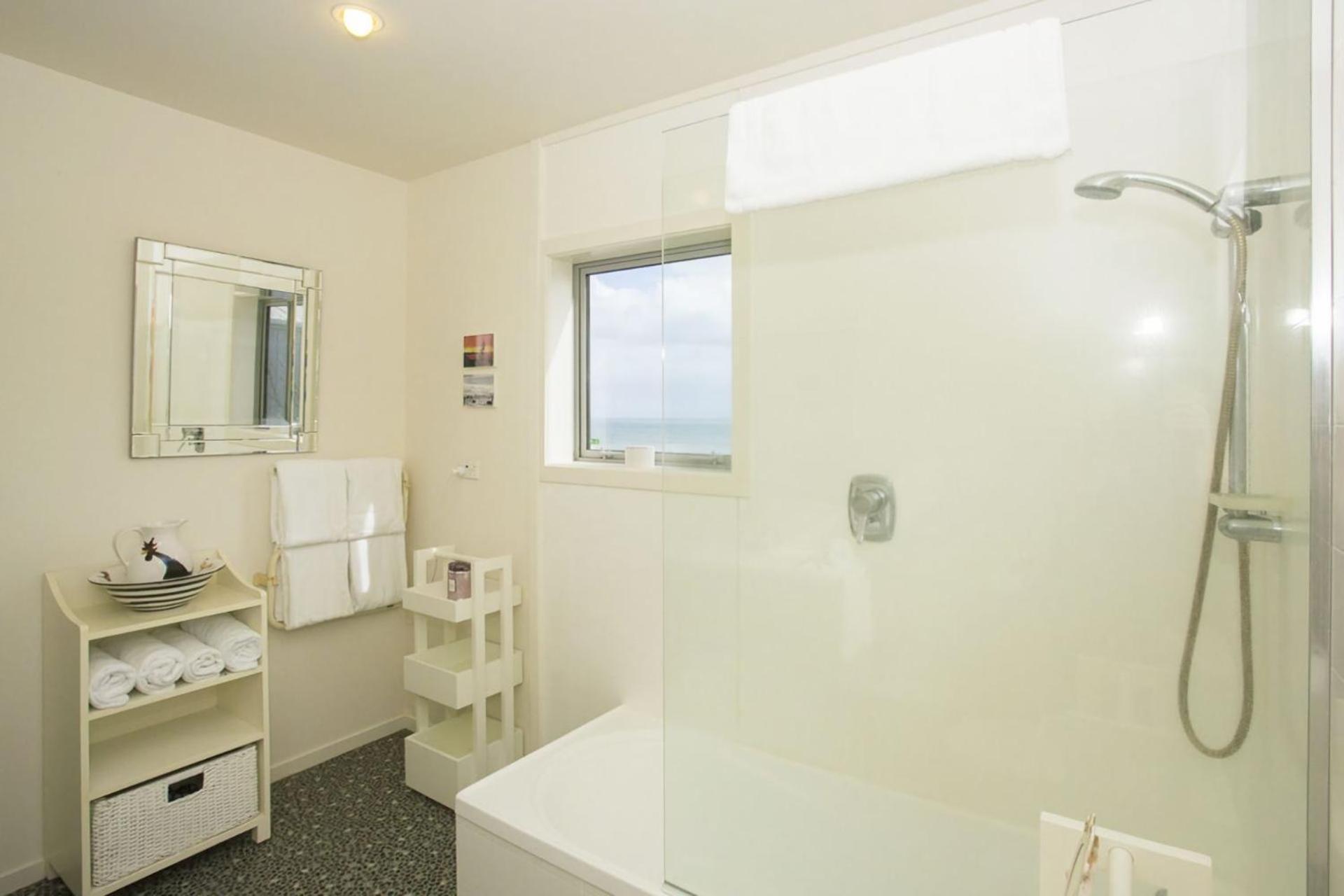 Chester Cottage Beachfront Oakura Εξωτερικό φωτογραφία