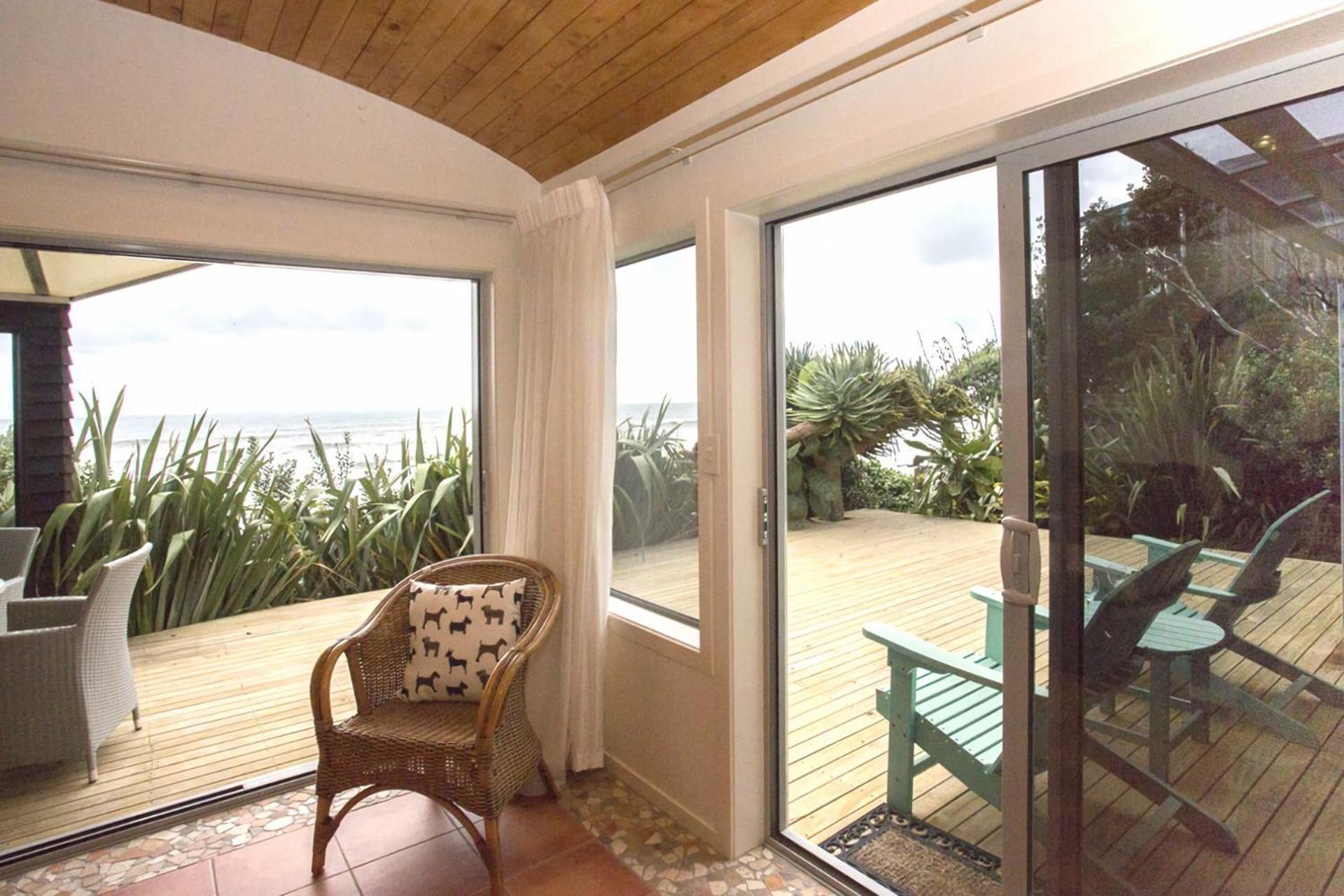 Chester Cottage Beachfront Oakura Εξωτερικό φωτογραφία